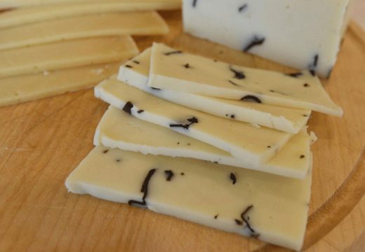 Državni inspektorat Hrvatske povukao kravlji sir s tartufima