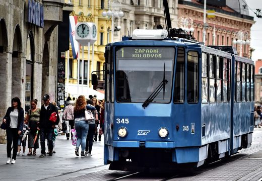 Zagreb skida reklame sa tramvaja, čeka ih tužba od deset miliona evra