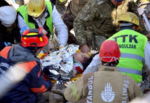 Spasena djevojka iz ruševina 200 sati poslije zemljotresa