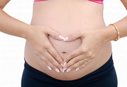 Zašto trudnice na porođaju ne smiju imati nalakirane nokte?