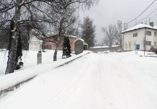 Otežan saobraćaj: Snijeg zameo Han Pijesak, sva mehanizacija na terenu