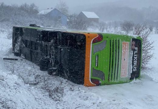 Autobus se prevrnuo u blizni granice sa BiH