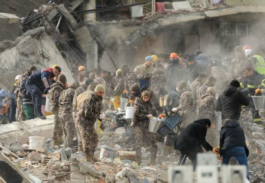 Skoro 10 hiljada povrijeđenih u zemljotresu, srušeno više od 3.000 zgrada (Foto)