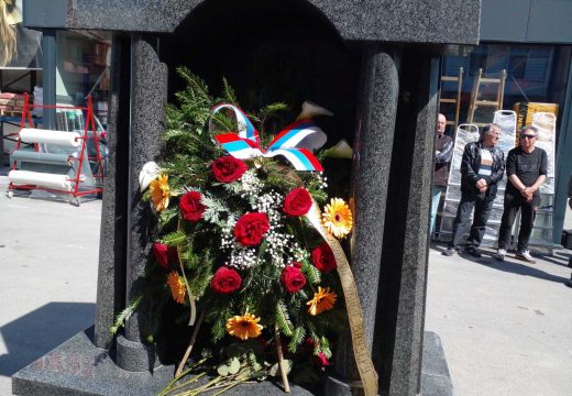 Položeno cvijeće na Spomenik Ljubiši Saviću Mauzeru