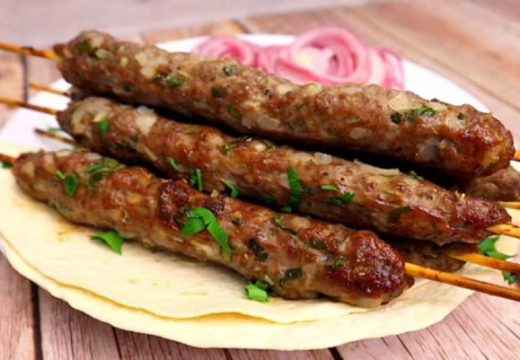 Prijedlog za danas: Kebab koji se peče u rerni (VIDEO)