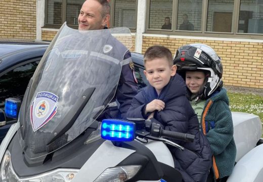 Policija pokazala opremu: Mališani uživali u “Danu otvorenih vrata”
