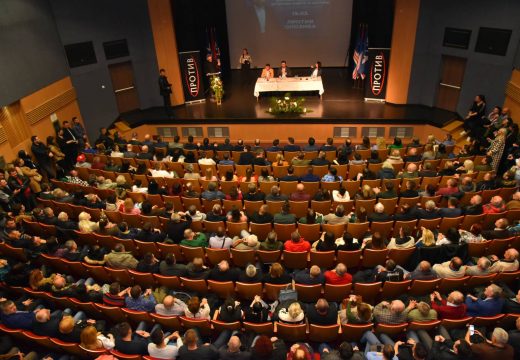 U Bijeljini sinoć održane centralne tribine Ljubiše Petrovića i Narodne koalicije”Pokrenimo Bijeljinu “