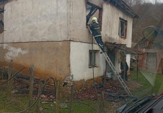 U požaru izgorjela porodična kuća