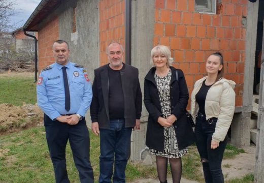 Porodici Dragić uručen novac od humanitarnog koncerta