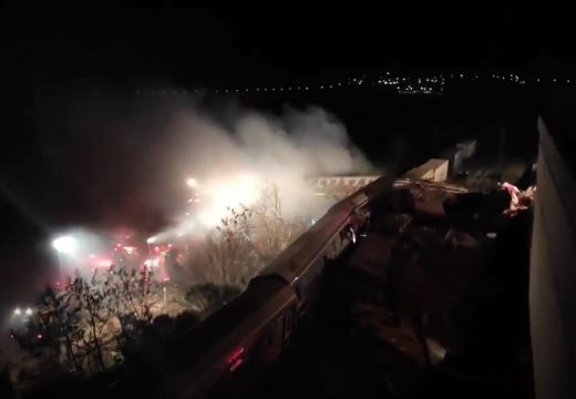 Najmanje 32 poginule osobe: Sudarila se dva voza, izgorjeli mnogi putnici (VIDEO)