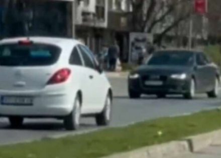 Vozi u kontra smjeru i ne obazire se na auta koja mu idu u susret (Video)