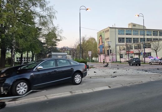 Tri osobe povrijeđene, dijelovi automobila svuda po cesti