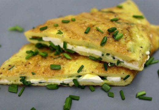 Omlet sa feta sirom: Fantastičan prijedlog za doručak  (VIDEO)