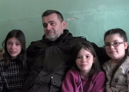 Došao iz Njemačke i šestoročlanoj porodici donirao novac da kupe kuću (Video)