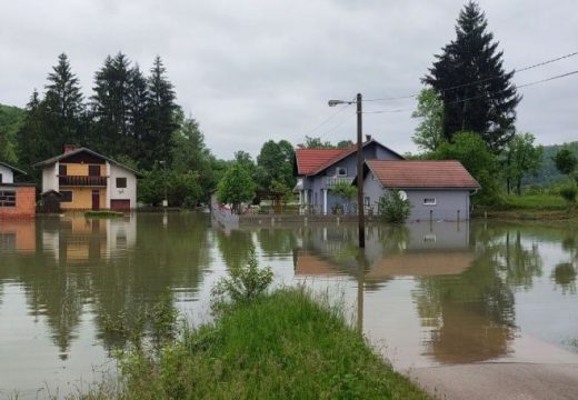 Povoljnija situacija u poplavljenim područjima; U Gradišci prvi stepen redovne odbrane od poplava (FOTO)