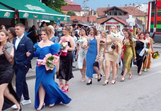 Gimnazijalci zatvorili ovogodišnji maturski defile (Foto)