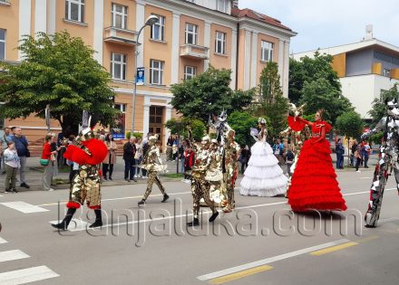 Banjaluka: Šarenilo i ples u centru grada (Foto/Video)