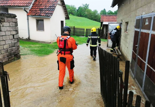 Dramatično stanje u Srbiji, poplava uništila domaćinstva