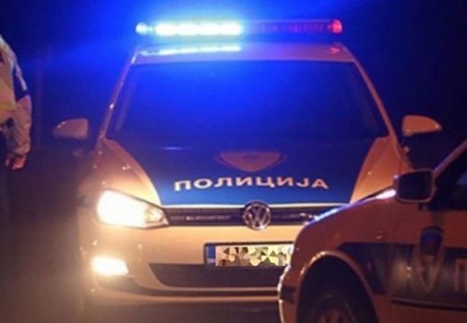 Sudar dva automobila: Povrijeđen vozač i troje djece