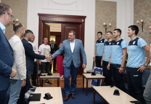 Predsjednik Srpske ugostio fudbalere i odbojkaše