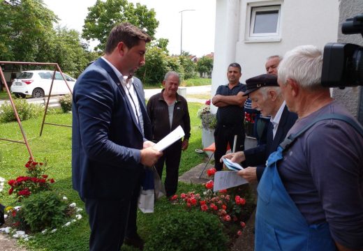 Gradonačelnik Petrović uručio rješenje Strahinji Đorđiću