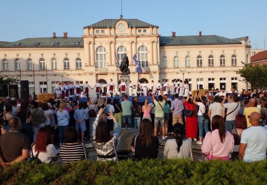 Veče pjesme i igre u centru grada