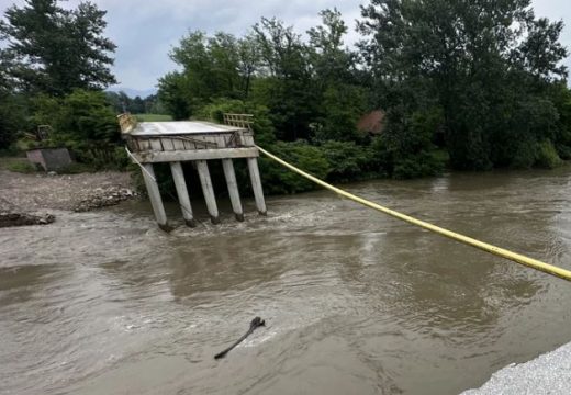 Most na Zapadnoj Moravi srušio se u sekundi (Video)