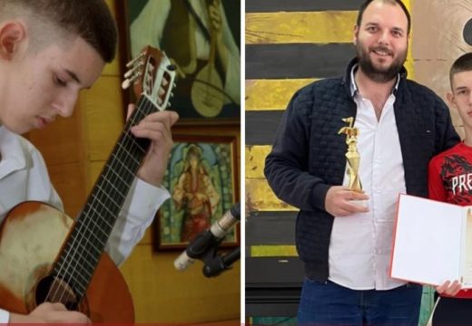 Mihajlo Simić (13) iz Bijeljine niže uspjehe na gitari i klaviru