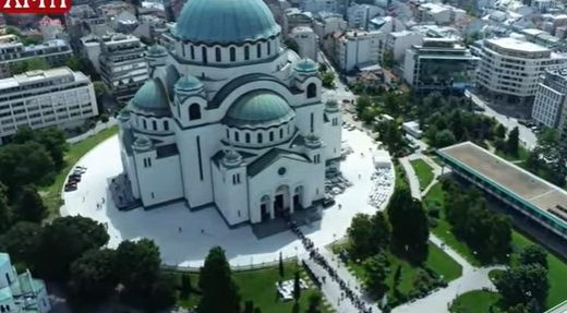 Beograd ispraća svetitelja, veliki broj vjernika u redu čeka da se pokloni moštima vladike Nikolaja (VIDEO)
