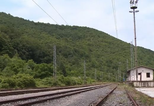 Tri maloljetnika se zbog TikToka penjala na voz pa ih udarila struja