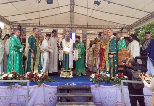 Patrijarh Porfirije služi liturgiju u manastiru Gračanica