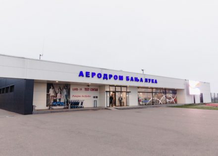 Banjalučanin preminuo na letu za Geteborg: Avion se vratio na banjalučki aerodrom