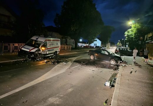 Težak sudar u Bijeljini, učestvovalo i vozilo Hitne pomoći