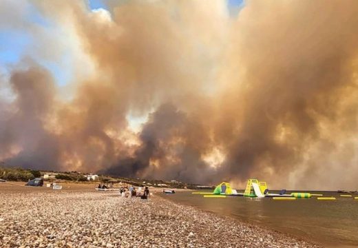 Grčki vatrogasci bore se sa 82 požara