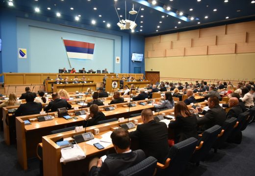 Poslanici usvojili sramni Zakon o kriminalizaciji klevete u Srpskoj