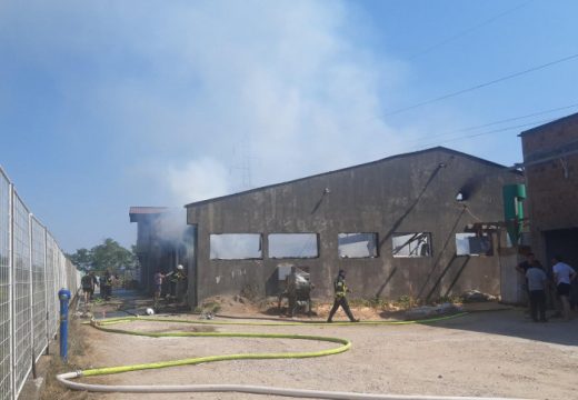 Veliki požar u krugu firme „Medeks“ u Bijeljini