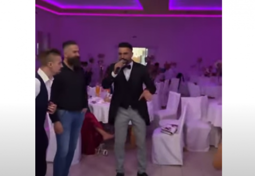 Pravoslavni sveštenik zapjevao na hodžinom vjenčanju (Video)