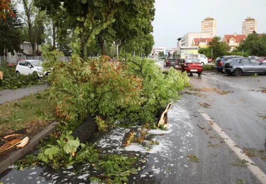 Haos u Italiji, grad u Sloveniji, nevrijeme blizu Hrvatskoj, u BiH zahlađenje