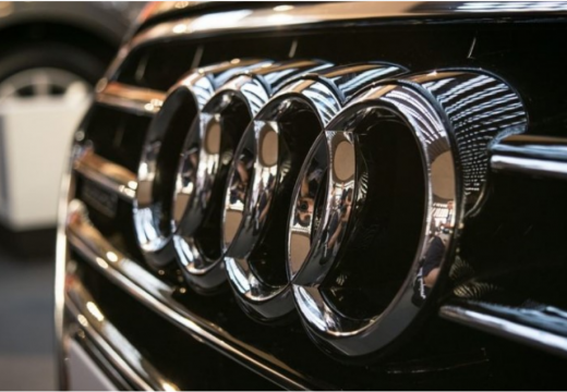 Sa prodajnog auto placa ukraden skupocjeni “audi”