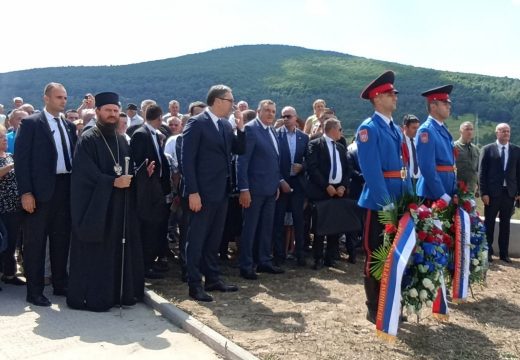 Dodik i Vučić položili vijence na Petrovačkoj cesti