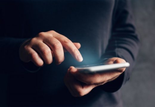 Kako da sakrijete broj s koga pozivate na iPhone ili Android uređaju