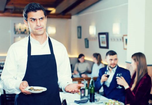 Konobar ganjao mušteriju po ulici zbog premale napojnice