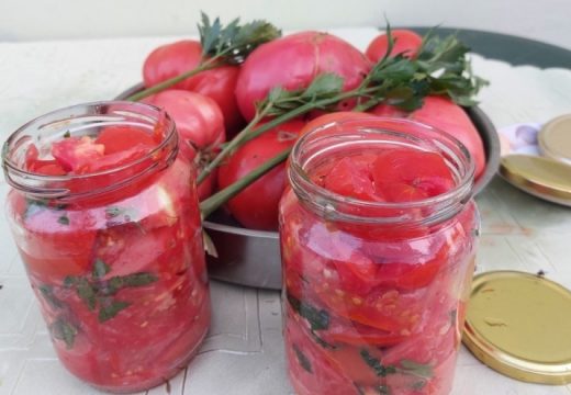 Na koje sve načine paradajz može da se pripremi za zimu?