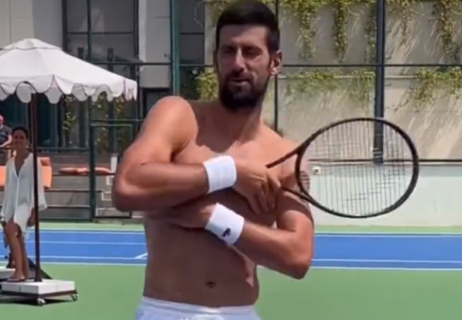 Novak Đoković zaplesao go nasred terena (Video)