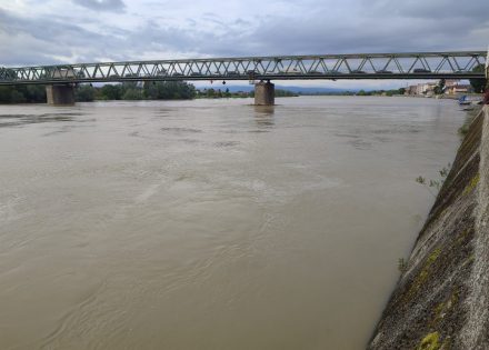 Ne očekuje se veći rast vodostaja rijeke Save u narednim danima