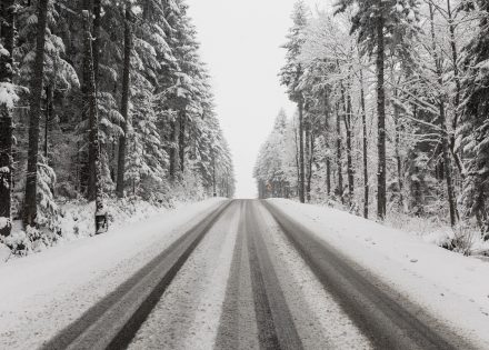 Snijeg zabijelio Austriju: Na zapadu zemlje obavezni lanci