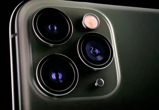 Znate li čemu služi crni kružić pored kamera na iPhoneu?