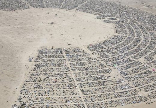 Hiljade ljudi zarobljene u živom blatu na festivalu u Nevadi (VIDEO)