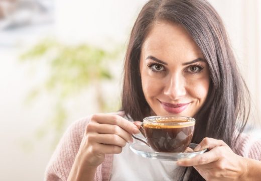 Je li bolje jesti čokoladu prije ili nakon kafe?