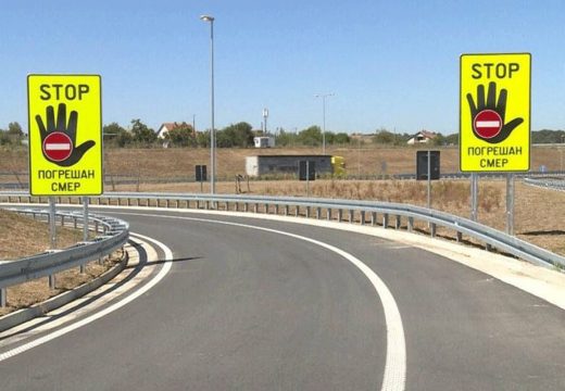 Počelo postavljanje saobraćajnih znakova koji upozoravaju na pogrešan smjer